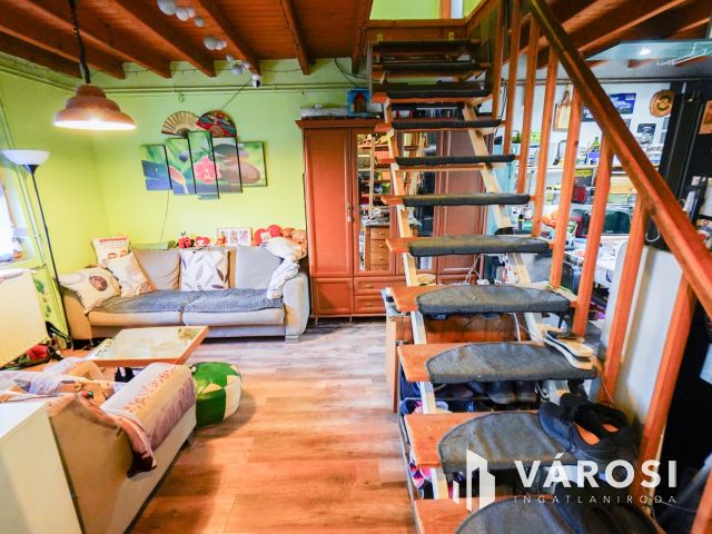 Remek házrész központi elhelyezkedéssel Szigethalmon!