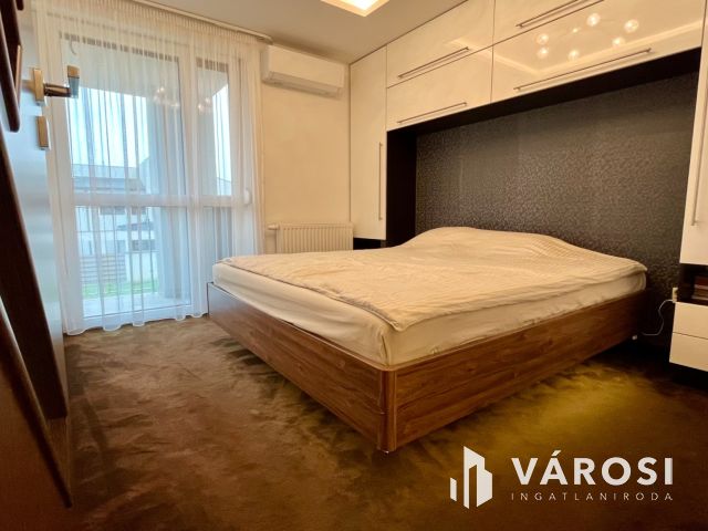 Exkluzív, kertkapcsolatos lakás Újszegeden