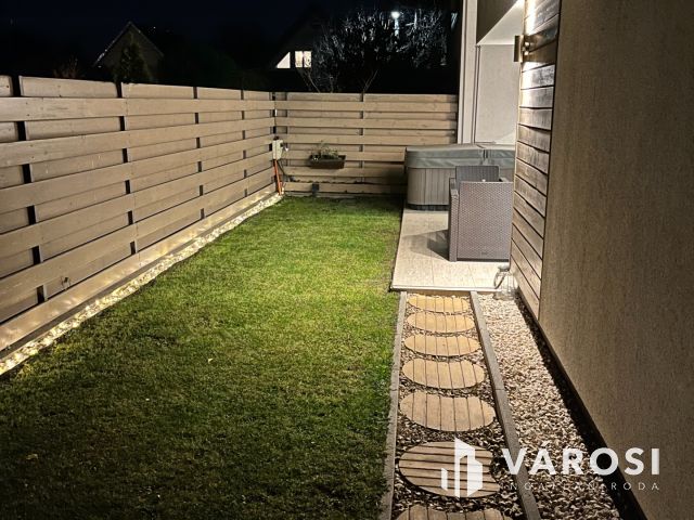 Exkluzív, kertkapcsolatos lakás Újszegeden