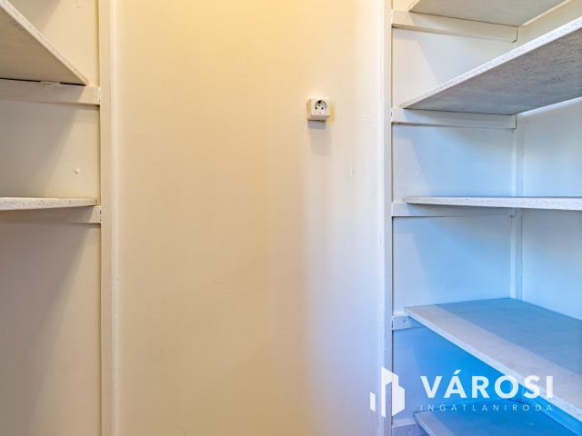 Rákospalotán a Szent Korona útján, panellakás eladó