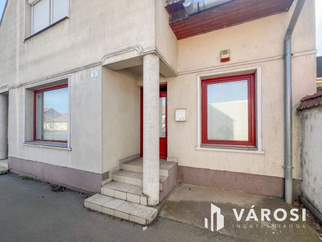 Kiadó üzlethelyiség forgalmas út mellett