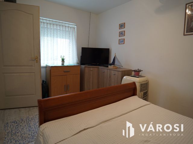 Fonyódligeten, felújított kis Nyaraló