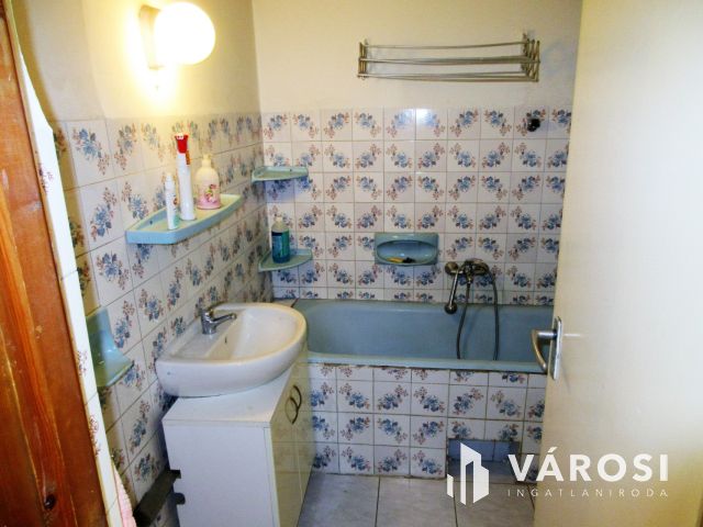 Orosházi társasház, GARÁZS az Árban!