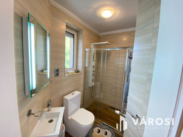 Világos, tágas családi ház nagy kerttel Győrújbaráton