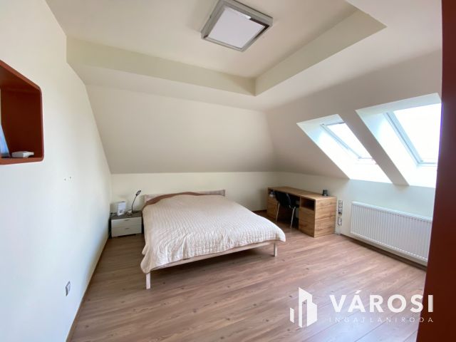 Világos, tágas családi ház nagy kerttel Győrújbaráton