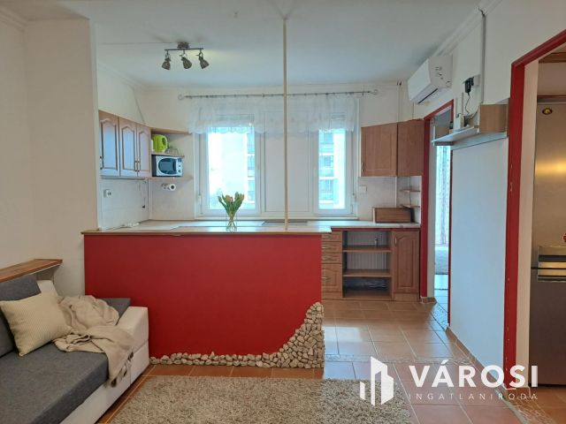 Újkerti 3 szobás panel lakás kiadó