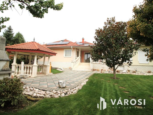 Privát élettér és wellnes-Exkluziv ház a Magdolnavölgyben