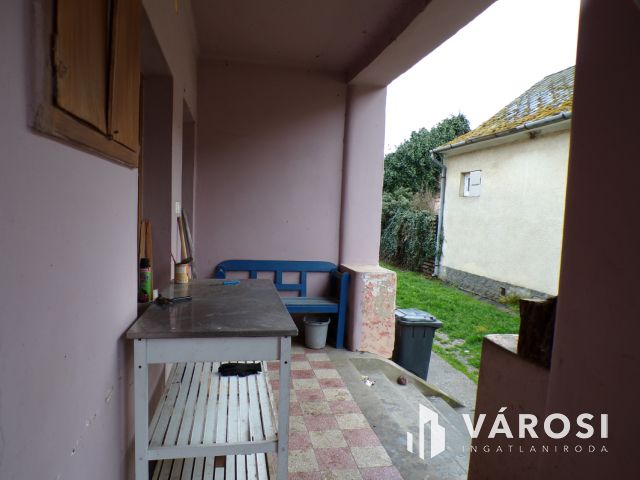 Csendes utcában tágas otthonos ház eladó!