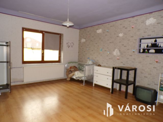 Csendes utcában tágas otthonos ház eladó!