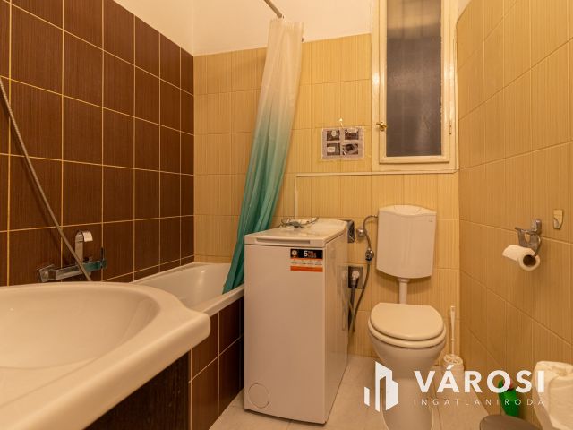 Jó állapotú magasföldszinti lakás az Urániánál!