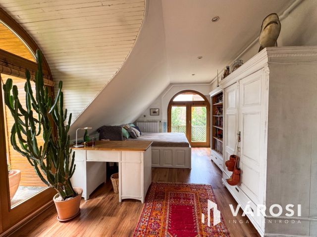 Tágas, napfényes ház Gyula legszebb utcájában