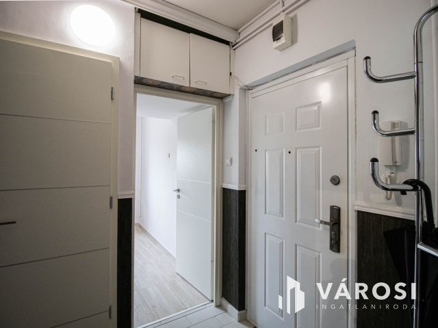 Tó melletti Felújított lakás eladó Győrben