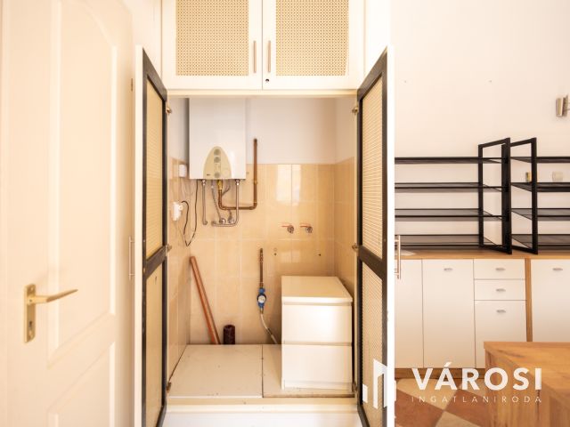 Alsóvárosban szuper kis iroda eladó