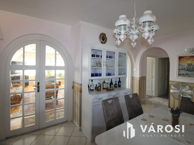 Kiadó egy 133 nm-s igényes lakás Alsóörsön