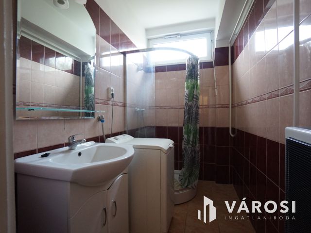 Belváros közeli lakás csendes környéken