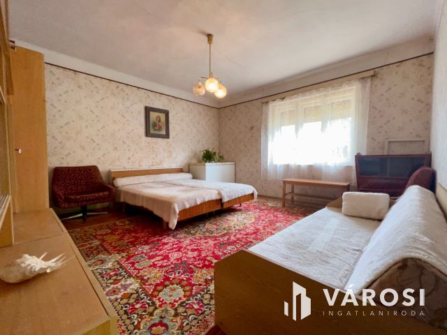 Felújítandó kádár kocka Balatonszárszón