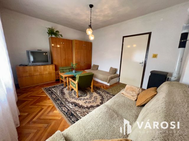 Felújítandó kádár kocka Balatonszárszón