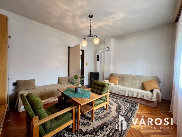 Felújítandó kádár kocka Balatonszárszón