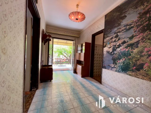 Felújítandó kádár kocka Balatonszárszón