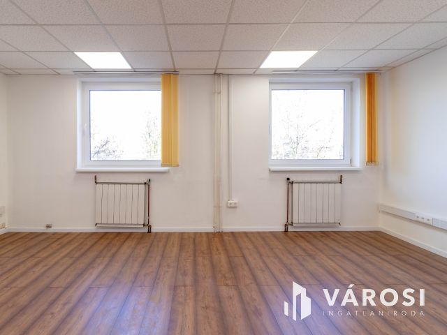 48 m2-es, két helyiséges, teakonyhás, 2.emeleti iroda