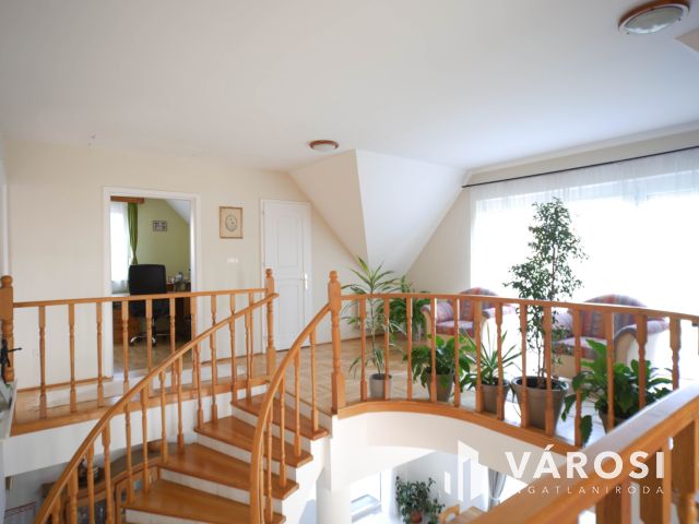 Exkluzív stílusos családi ház dupla garázzsal eladó