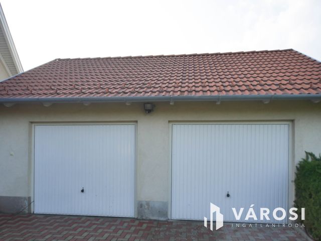 Exkluzív stílusos családi ház dupla garázzsal eladó