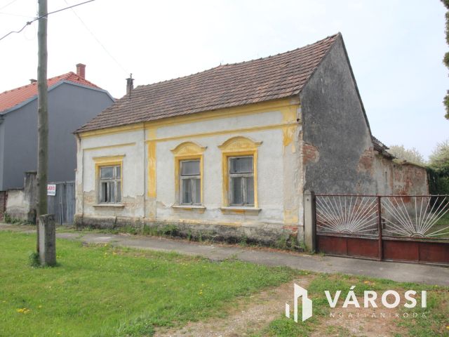 Felújítandó ház, vagy építési telek Csepregen