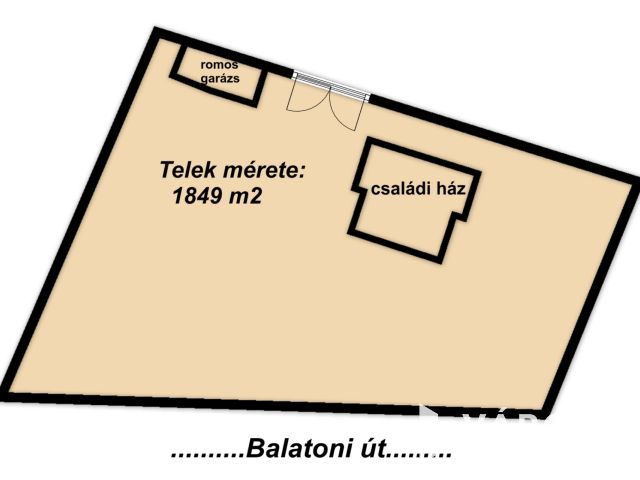 Balatonkenesén jó szerkezetű, felújításra szoruló ház eladó!