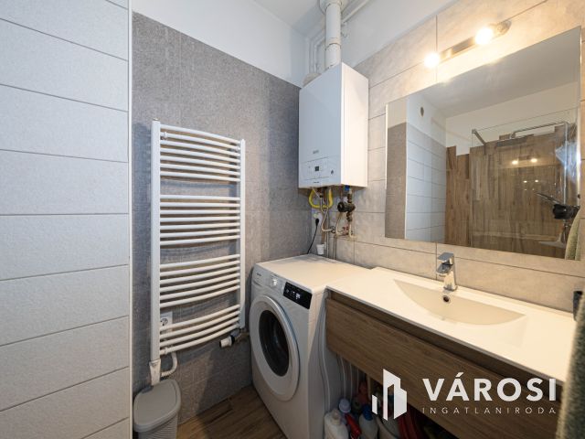 Nappali + kettes a TIK közelében