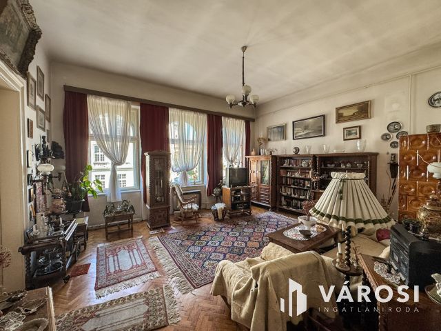 Nagypolgári lakás a belváros szívében