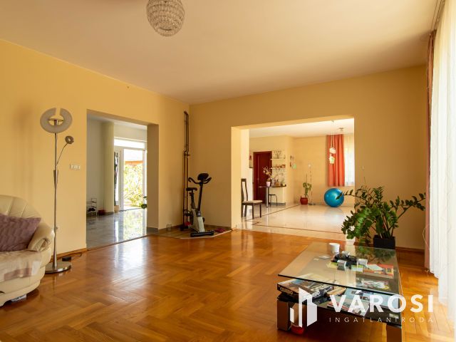 Luxus méret,  – kivételes családi ház Tinnyén!