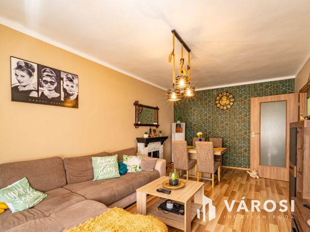 Komlón felújított téglalakás bomba áron eladó
