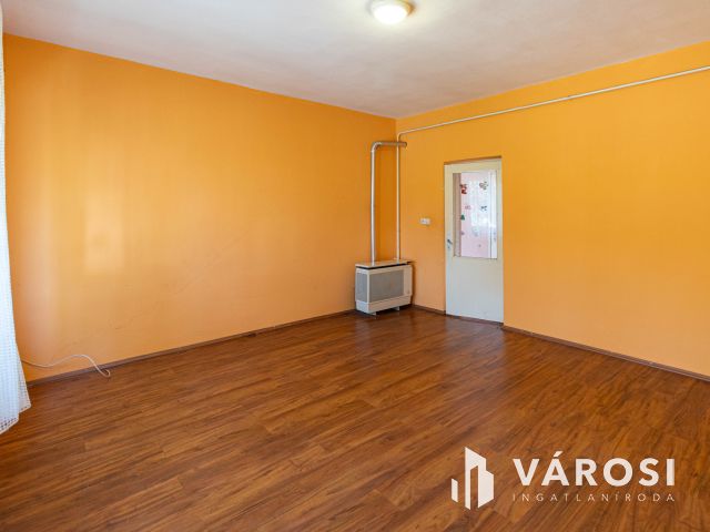 Eladó felújítandó, tégla építésű családi ház Eleken