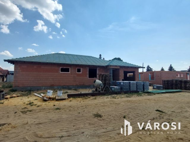 Kicsi lakópark- új házak Debrecen északnyugati részén