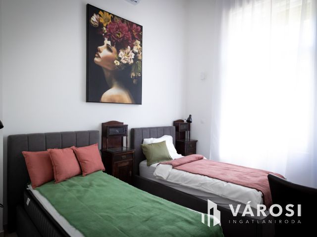 Abszolút belvárosi ízléses nagypolgári kiadó lakás