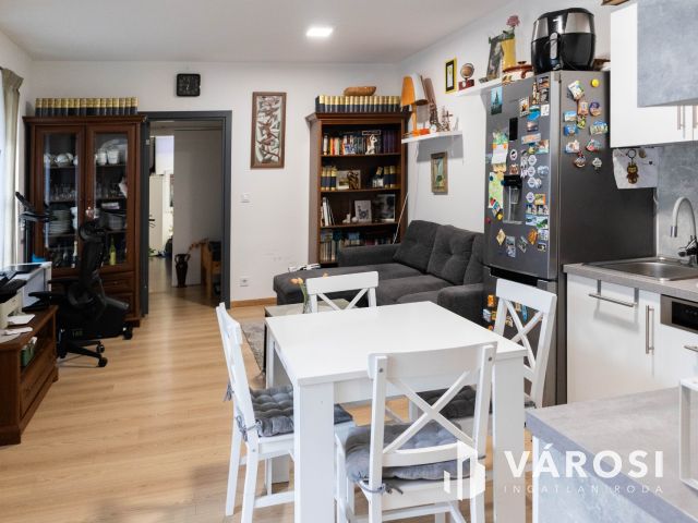 Eladó földszinti lakás a Tiszaszigeti Nyugdíjas Lakóparkban