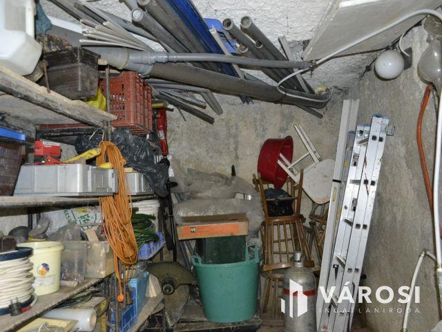 Lakhatásra alkalmas házikó Csatáron eladó!