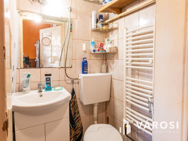 RÁKOSPALOTA 53 M² + KERT + PINCE – HÁZRÉSZ: 49,9 M FT!