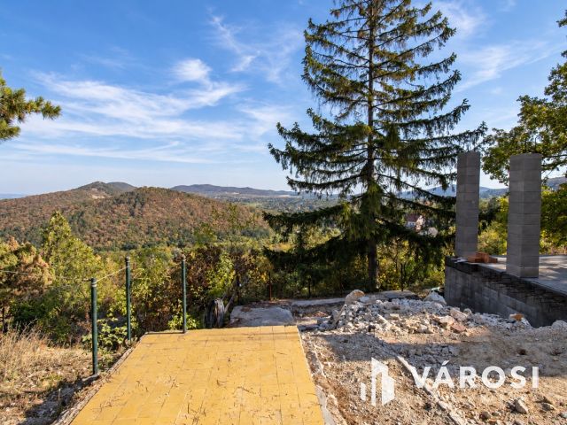 Solymár legszebb panorámája, megkezdett családiház építéssel