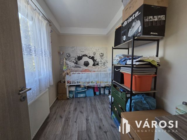 Igényesen felújított, háromszobás lakás kedvező áron