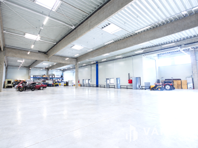 940 m2-es ipari csarnok + 300 m2-es szuper iroda kiadó