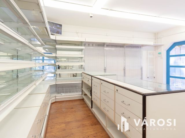 Utcafronti, kirakatos, 55 m2-es üzlet a Béke utca közelében